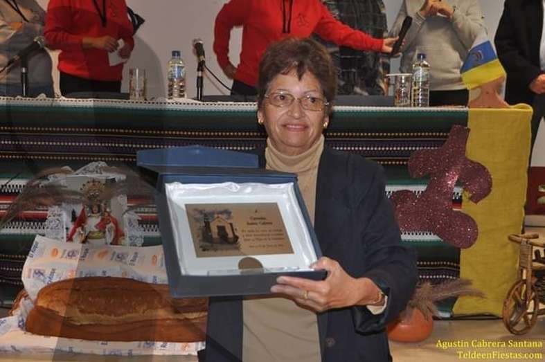 Carmen Suárez, el día que recibió el homenaje de sus vecinos/TF.